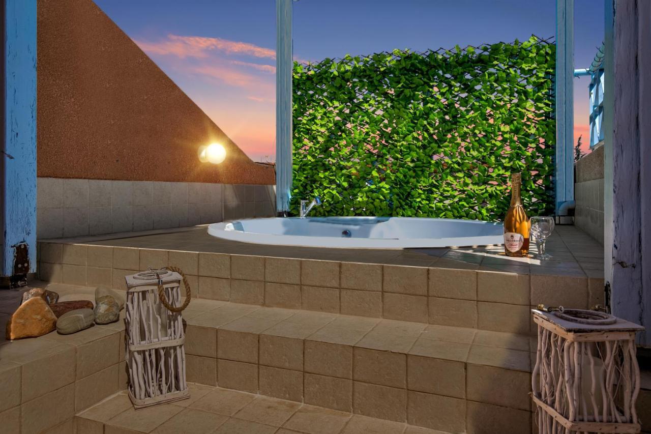 Antonia'S Palace Rooftop Jacuzzi Stunning View Paphos Luaran gambar